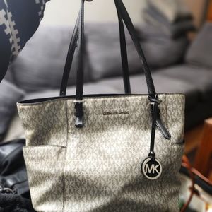 Micheal kors tote